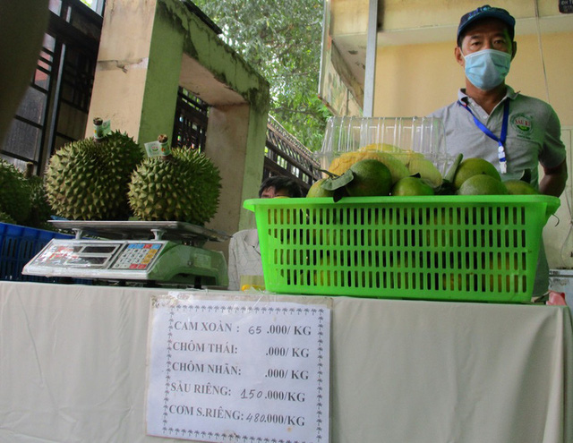  Sầu riêng trong nước khan hiếm, người Việt ăn sầu riêng ngoại cả triệu đồng/kg  - Ảnh 1.